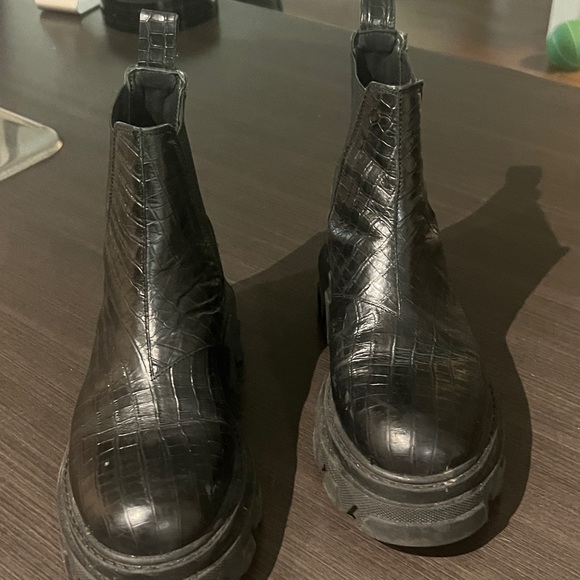 Sister and Soeur croc Boots - Picture 6 of 6